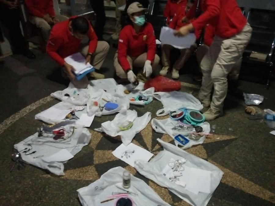 podiumnews.com-Sweeping Barang Terlaran di Lapas Kelas IIA Denpasar